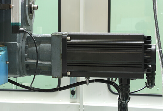 Chaque servomoteur a une protection contre les surcharges pour le surmenage de la machine.