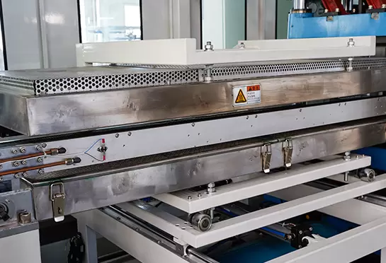 La machine adopte un syst&egrave;me de temp&eacute;rature PID, elle montre une haute pr&eacute;cision et une tol&eacute;rance de contr&ocirc;le de temp&eacute;rature <1℃.