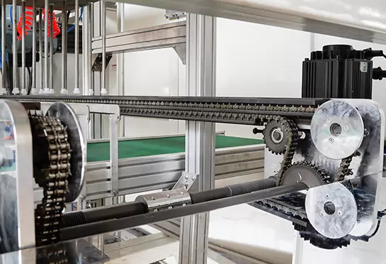 La chaîne dentée en 65#Mn, aide à transporter la tôle. Rails en aluminium avec refroidissement par eau, économisez de l'eau.