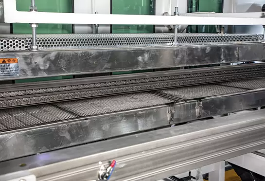 La machine adopte un système de température PID, elle montre une haute précision et une tolérance de contrôle de température <1℃.